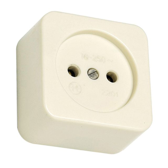 Base de superficie cuadrada sin TT marfil 250V 10A (Famatel 2201)